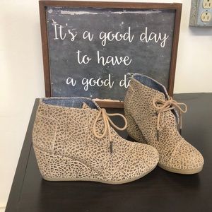 Toms size 6.5 wedge leopard print booties